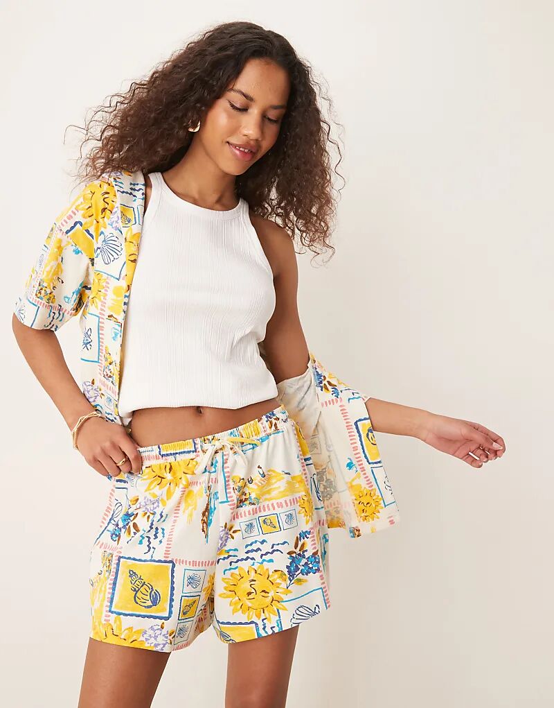 

Льняные шорты ASOS DESIGN с принтом открытки