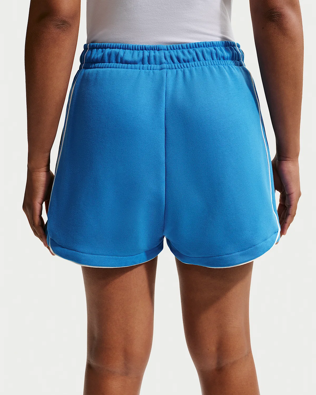 Женские свободные шорты Nike Sportswear из флиса, средней посадки, длина 3", Light Photo Blue/Midnight Navy/Sail/Sail — фото 3
