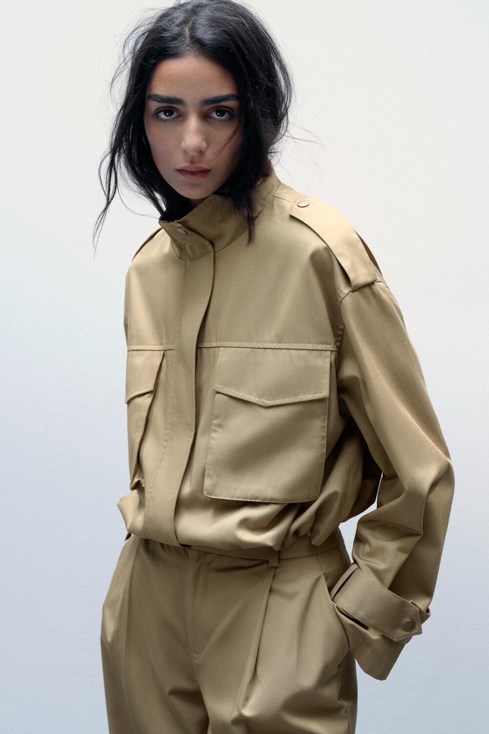 

Куртка с карманами ZARA, хаки