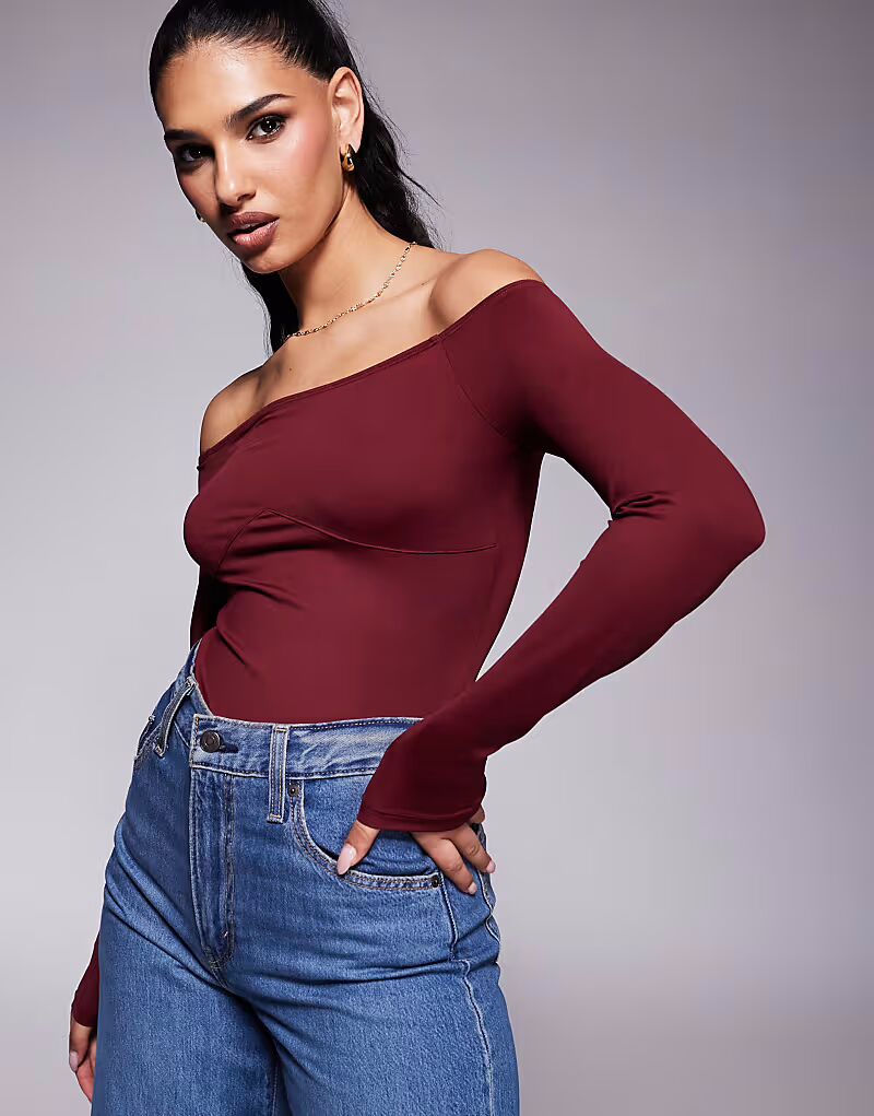 

Боди ASOS DESIGN с открытыми плечами и отделкой под грудью в бордовом цвете