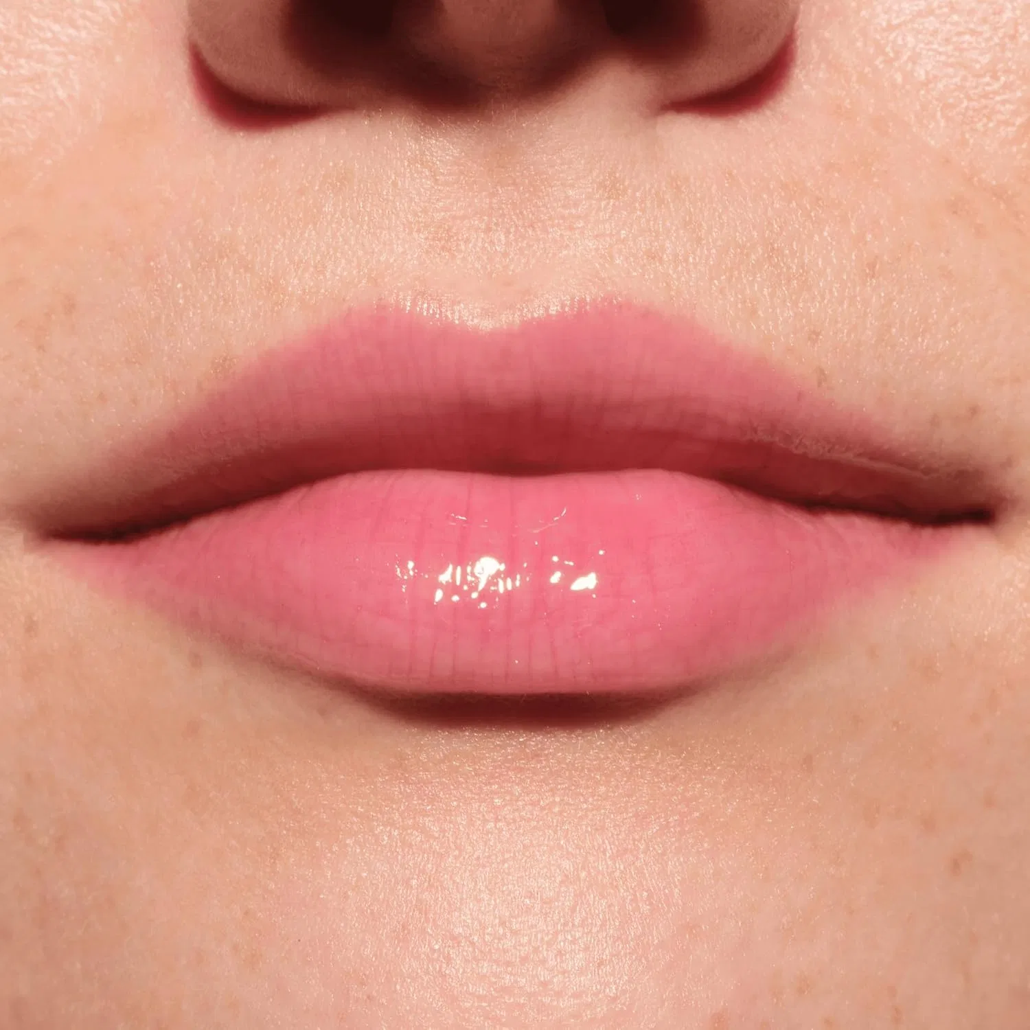 Тинтованное масло для губ «Glossin' Glow Tinted Lip Oil» от Catrice Catrice, 070 Make A Move — фото 2