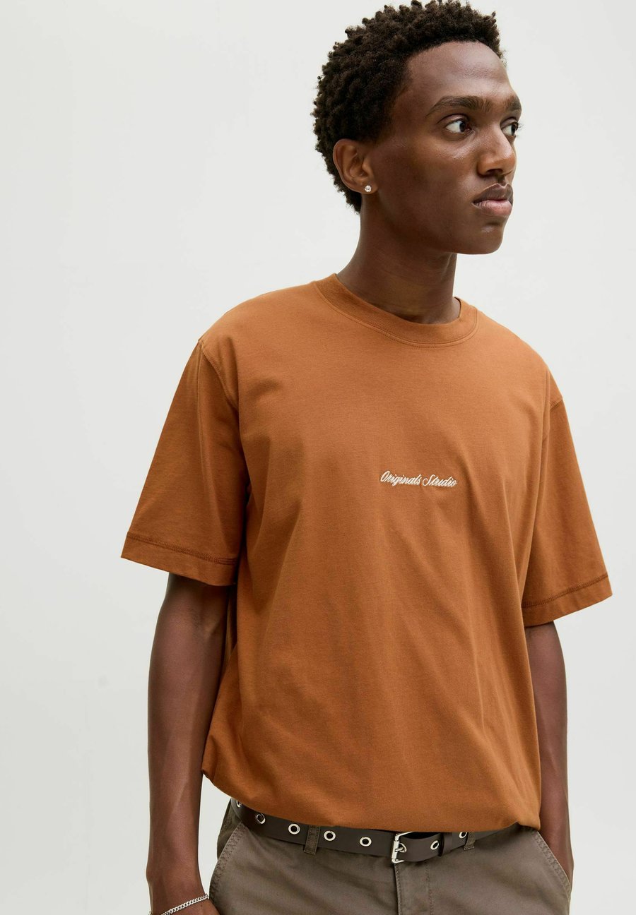

Футболка Jack & Jones JORNORREBRO TEE CREW NECK, Argan Oil/Brown, Коричневый, Футболка Jack & Jones JORNORREBRO TEE CREW NECK, Argan Oil/Brown