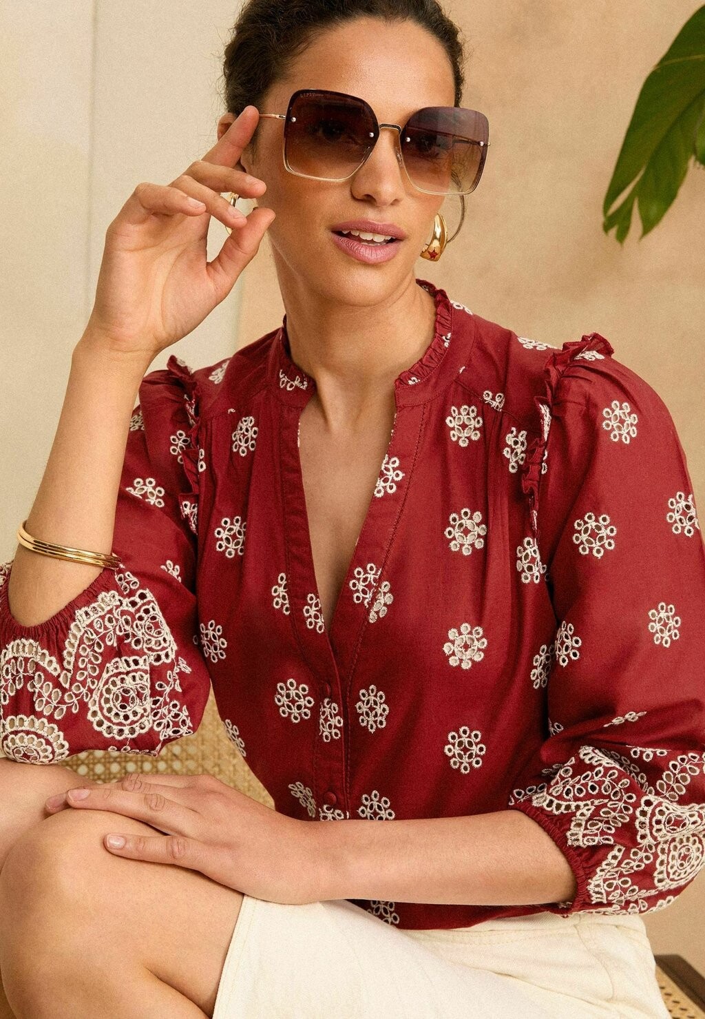 

Блузка на пуговицах RUFFLE V NECK 3/4 SLEEVE REGULAR FIT Love & Roses, коричневый