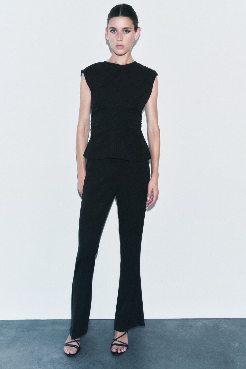 

Брюки-клеш с боковыми прорезаниями Zara, черный
