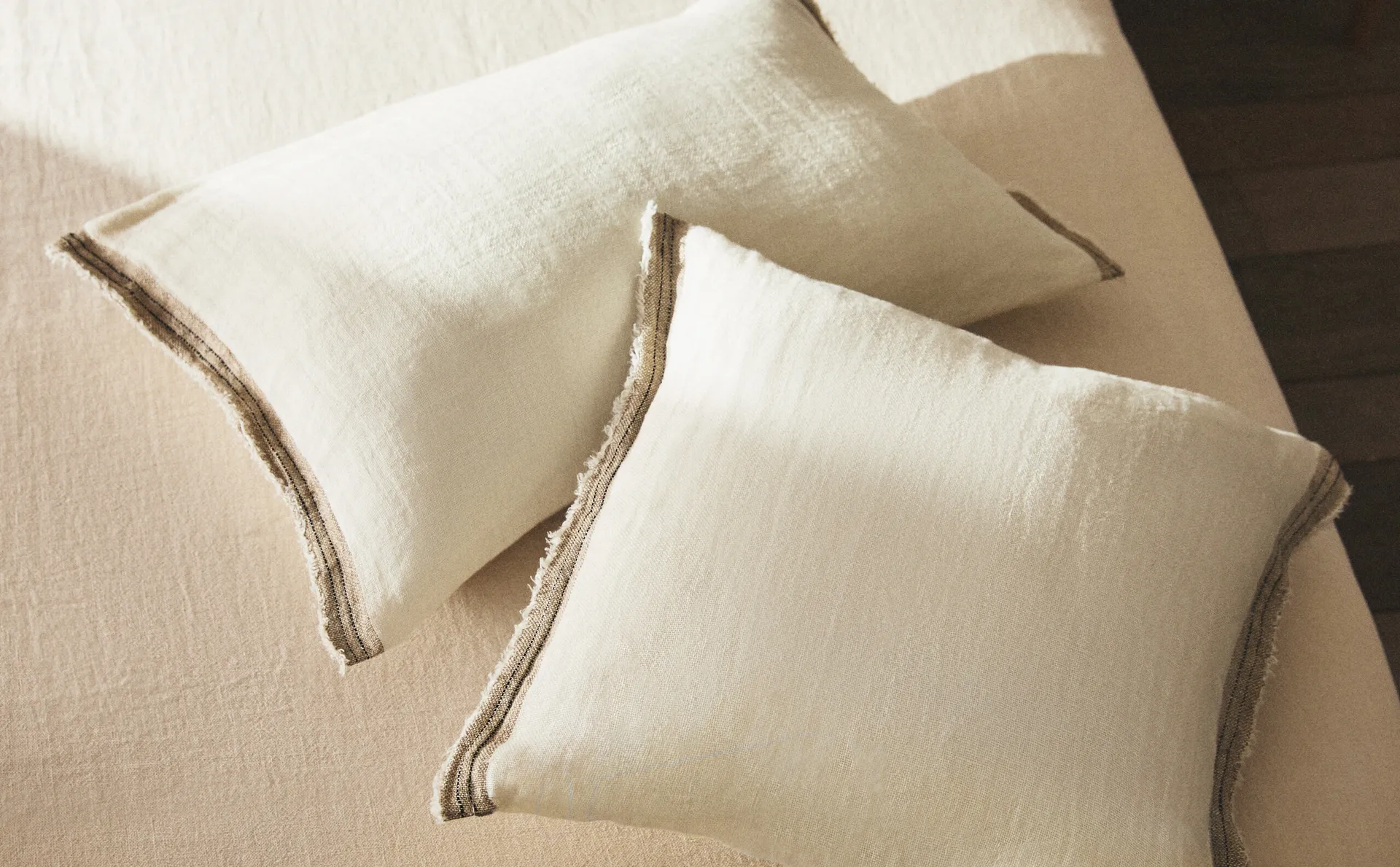 

Полосатый чехол на подушку Zara Home, цвет Oyster White