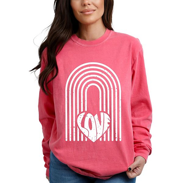 

Rainbow love heart дизайн, поношенный эффект, окрашенная одежда, лонгслив Simply Sage Market, Crunchberry