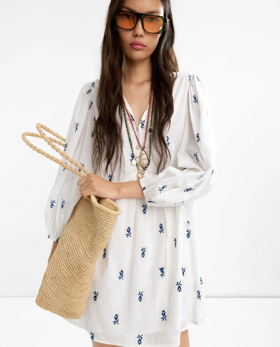 

Короткое платье из 100% хлопка с пышными рукавами и цветочным принтом Parfois, белый