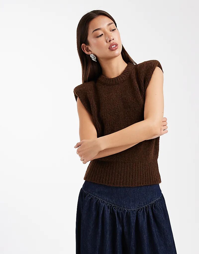 

Майка ASOS DESIGN из пушистой трикотажной ткани с подплечниками шоколадного цвета
