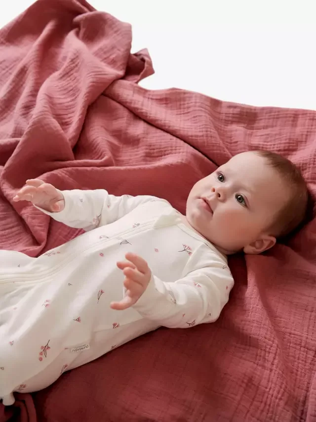Детский хлопковый пижамный комбинезон на молнии, однотонный с цветочным принтом, комплект из 4 штук, цвет розовый Purebaby — фото 4