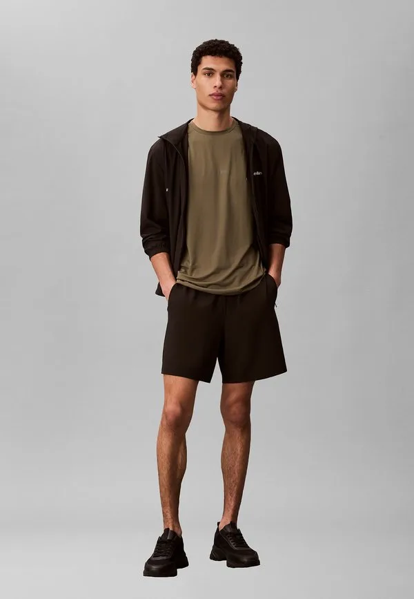 Базовая футболка Calvin Klein, Dusty Olive — фото 2
