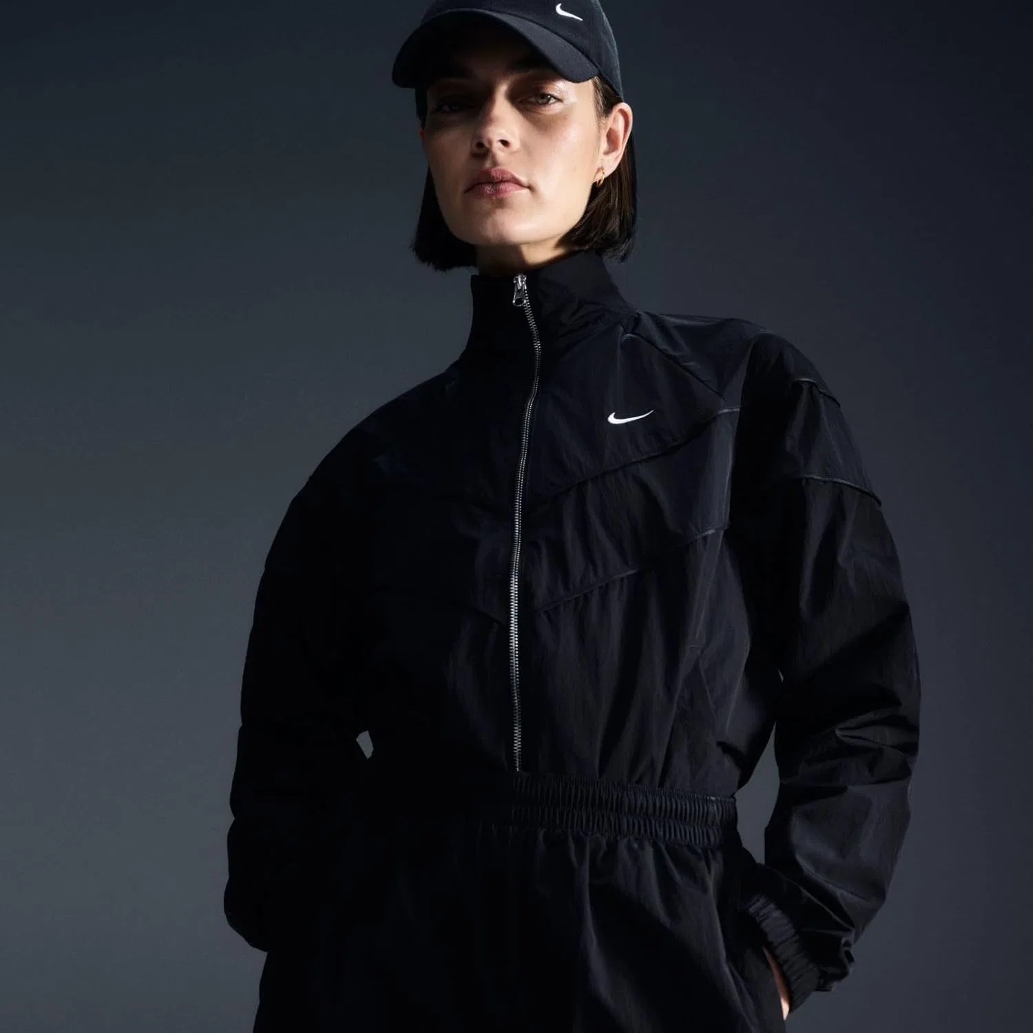 Куртка женская Nike Windrunner, Black/White — фото 4