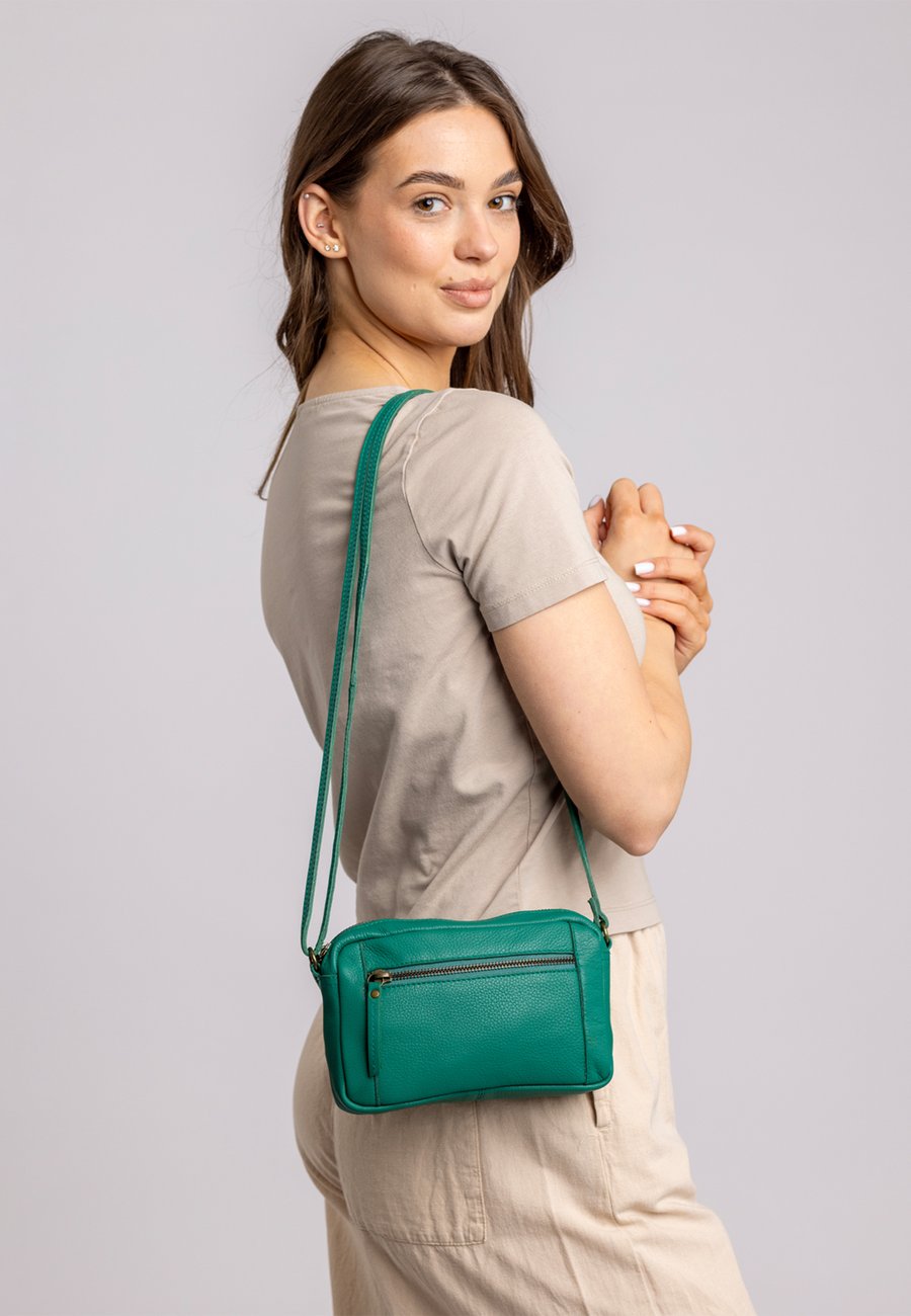 

Сумка кросс-боди Gusti Leder DOMINIC, Blaugrün/Green