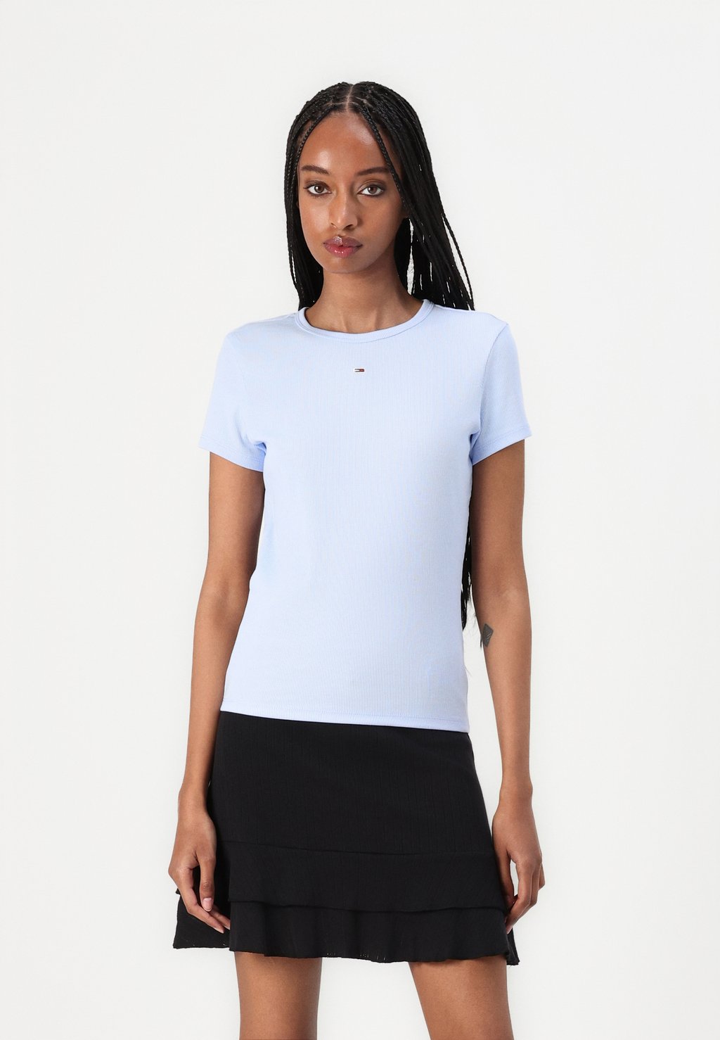 

Базовая футболка SLIM ESSENTIAL Tommy Jeans, светло-голубой