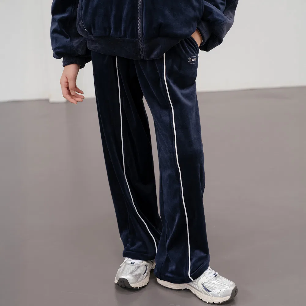 Детские велюровые брюки с контрастной окантовкой от Brettailor