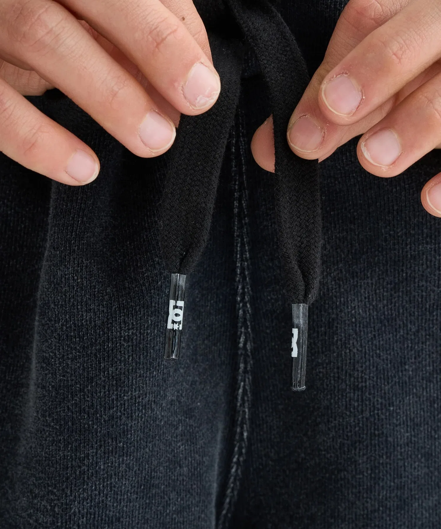 Детские флисовые штаны DC SHOES 25 KD HIDDEN FLEECE чёрные — фото 4