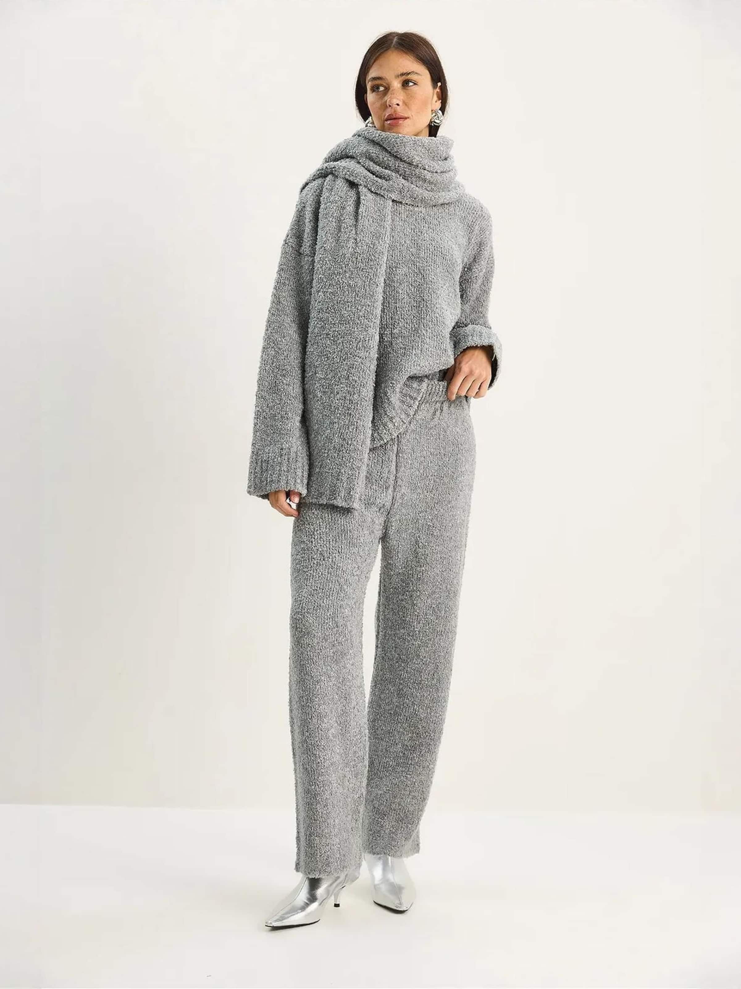 

Bianco Lucci Костюм-двойка в сером цвете