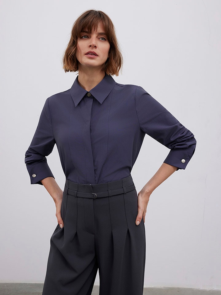 

BGN Темно-синяя рубашка