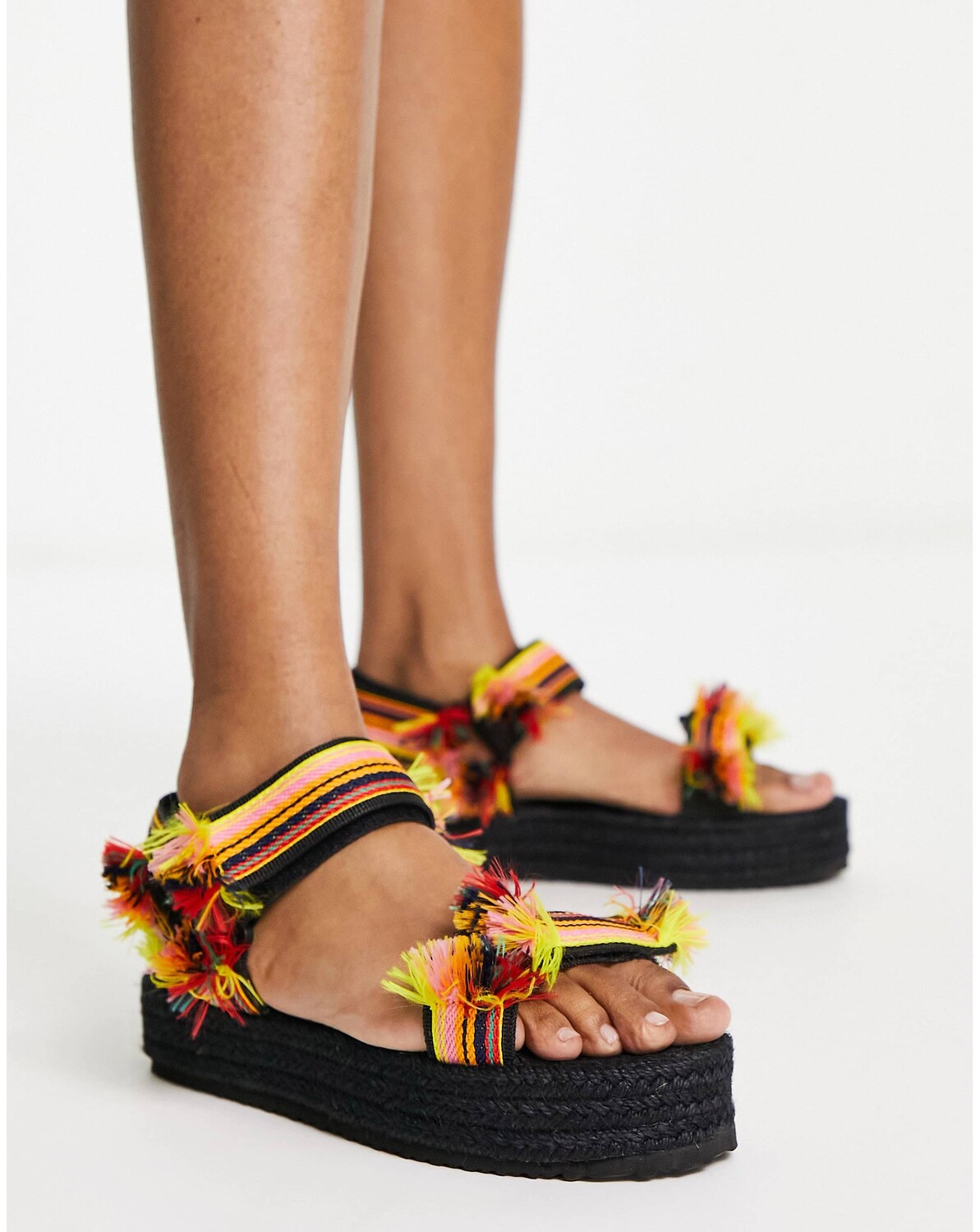 

Черно-красные спортивные эспадрильи ASOS DESIGN Junction