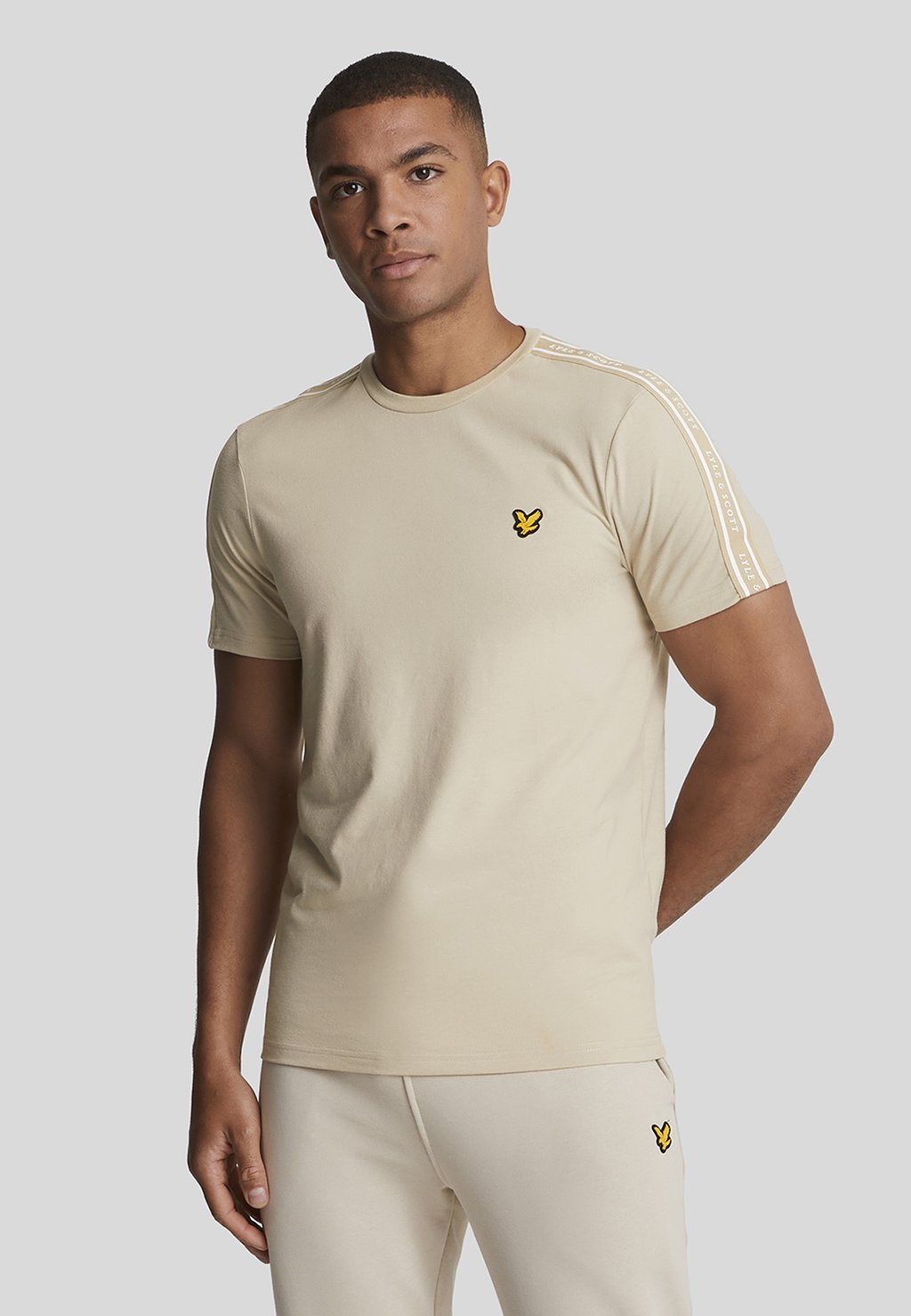 

Базовая футболка TAPE Lyle & Scott, песочный