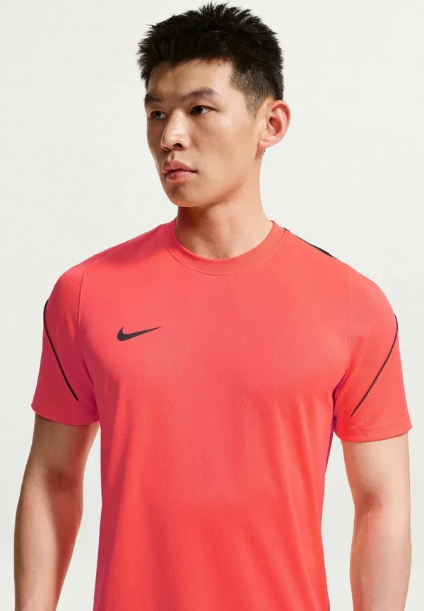 Футболка спортивная Nike Performance, цвет горячая лава антрацит — фото 3