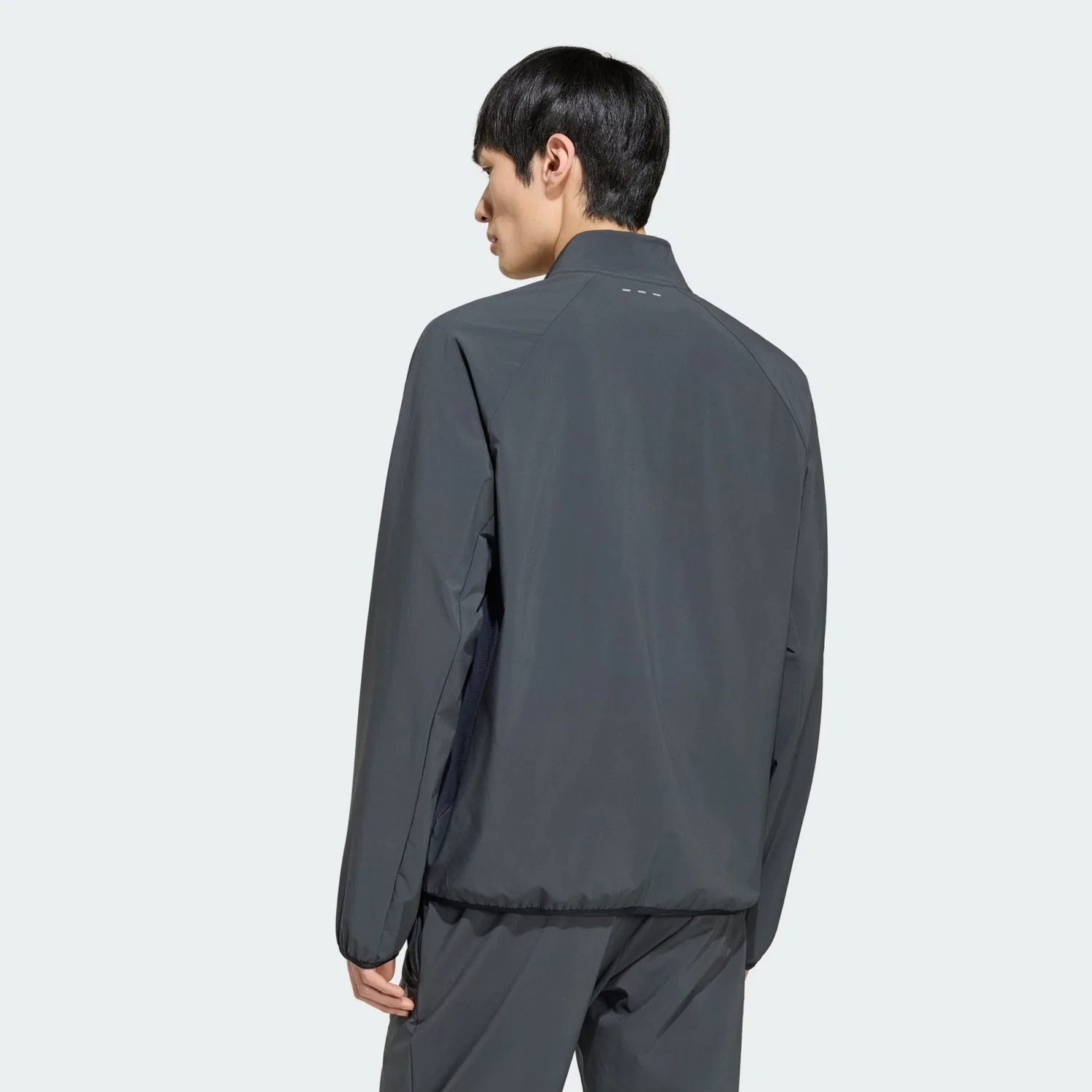 Куртка Adidas Originals Between-Season Jacket Tech Trefoil Essentials темно-серого цвета — фото 3