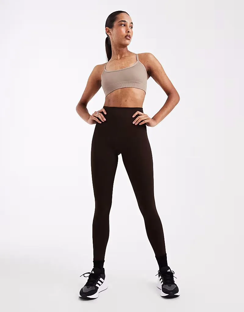 Adidas performance Вязаный спортивный бюстгальтер Adidas Training Essentials с легкой поддержкой, коричневый — фото 2
