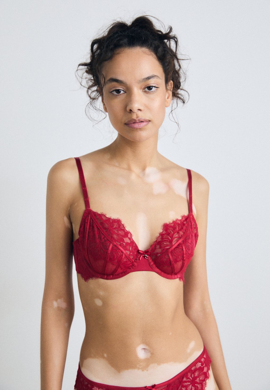 

Бюстгальтер на косточках CHARLOTTA UF Hunkemöller, красный