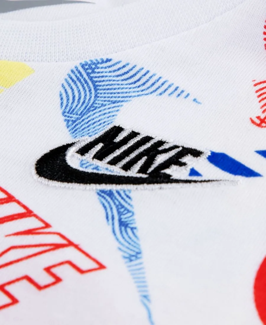 Детский комплект для мальчиков: футболка с круглым вырезом In The Zone и шорты Nike, красный/белый — фото 2