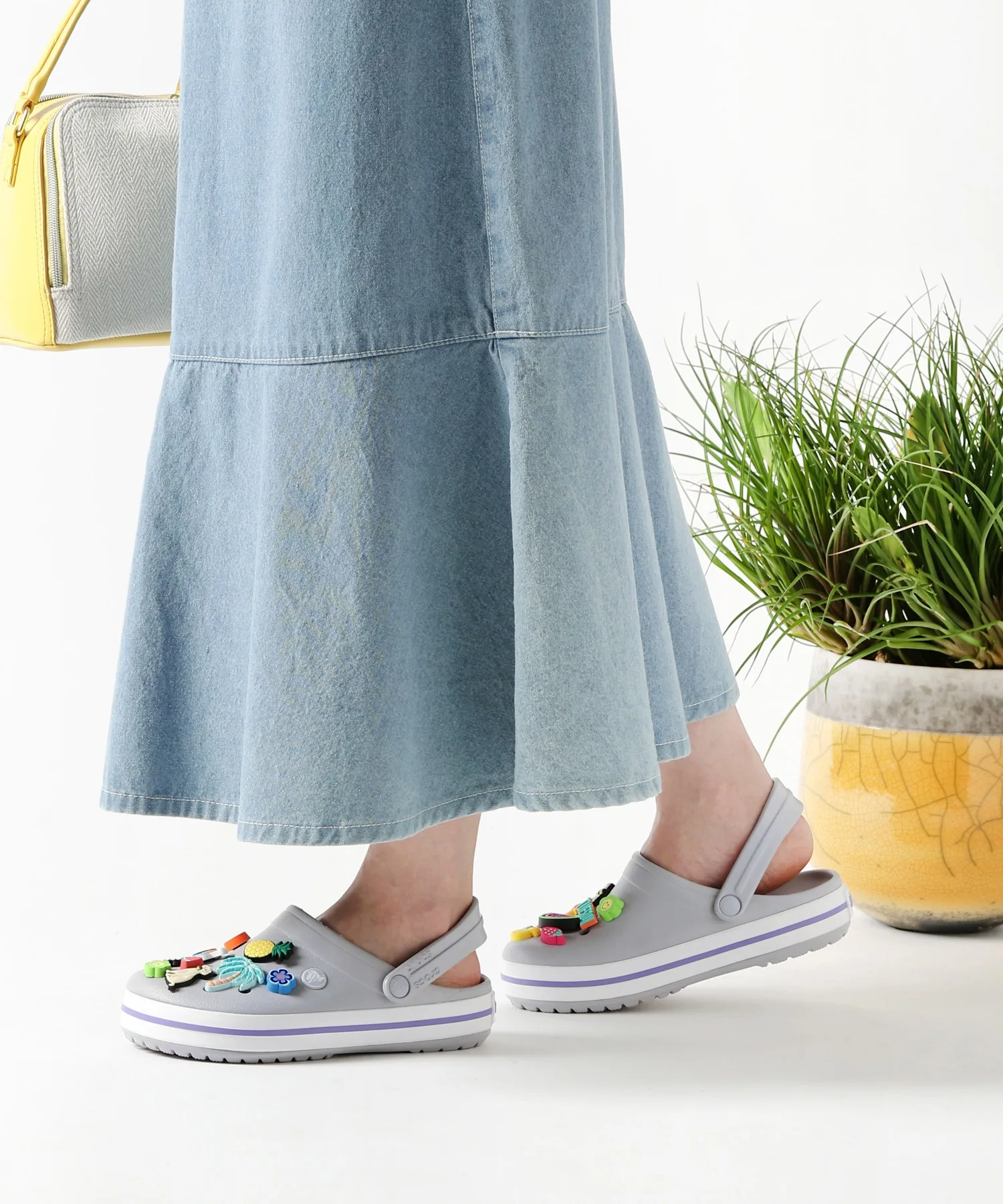 Универсальные сандалии-клоги с полосой Crocband Crocs черные — фото 4