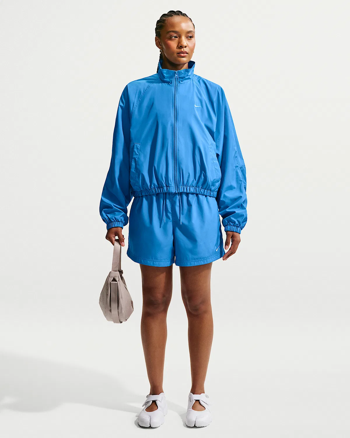 Женская оверсайз трековая куртка Nike Sportswear с защитой от УФ, Light Photo Blue/Sail — фото 4