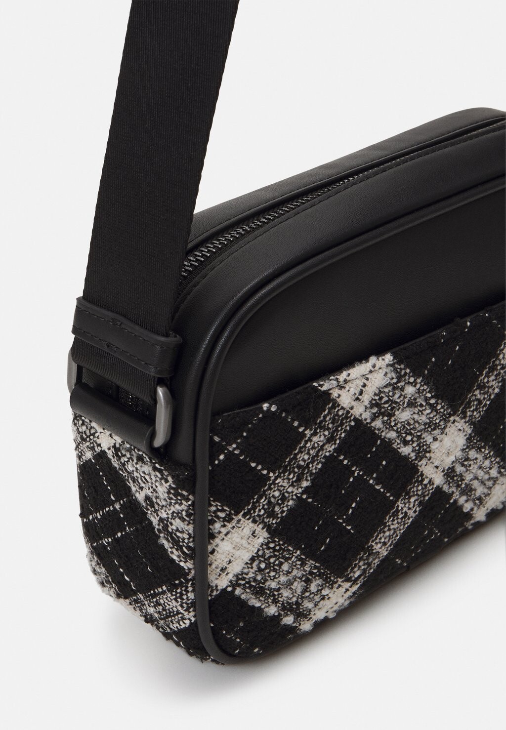 

Сумка через плечо BOUCLE CROSSBODY SET KARL LAGERFELD, черный