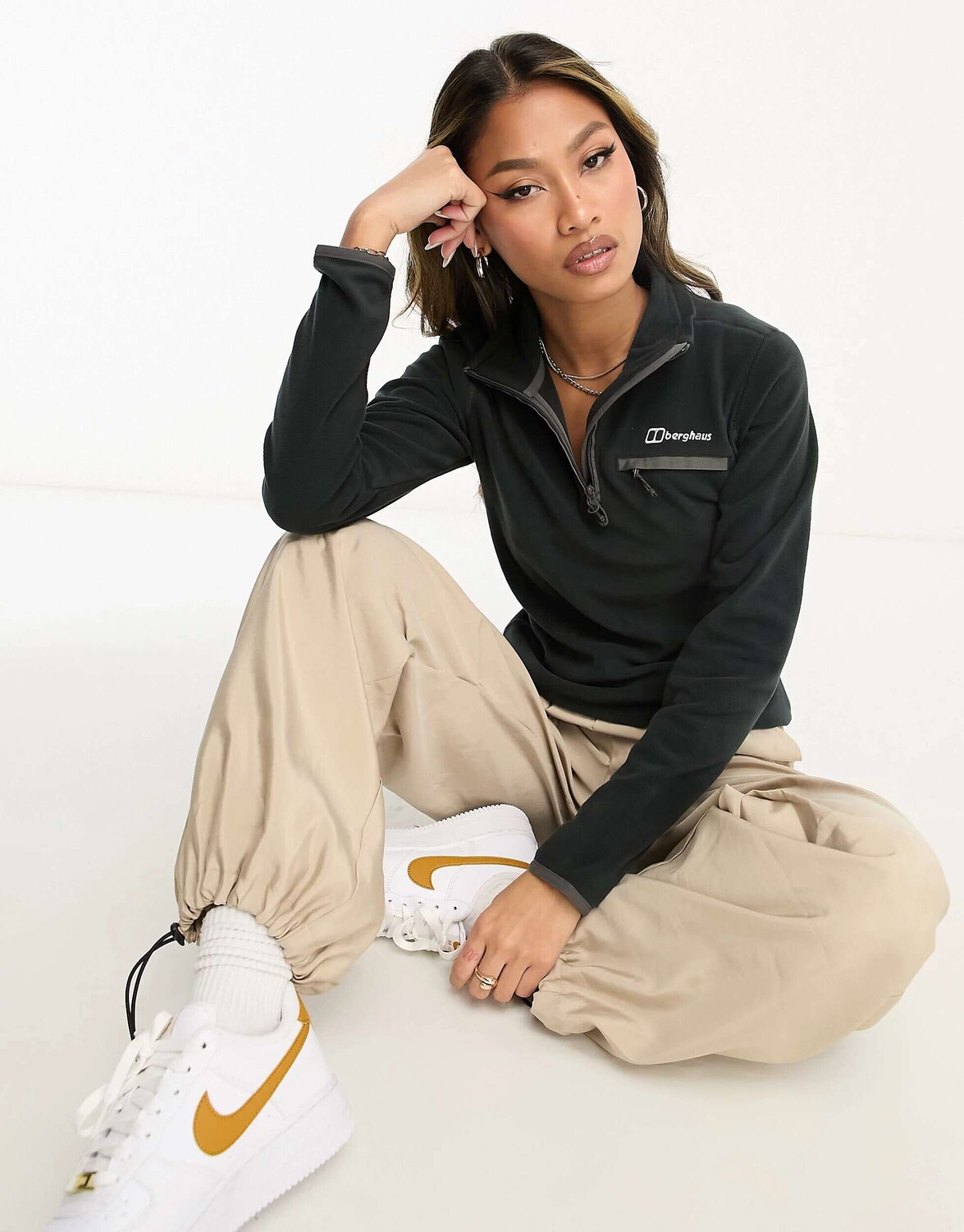 

Черный микрофлис Berghaus Prism 2.0 на молнии 1/2