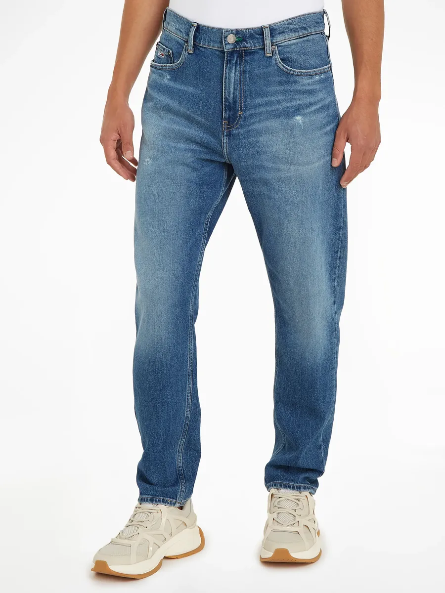 

Джинсы Tommy Jeans зауженного кроя "ISAAC RLXD TAPERED", модель с 5 карманами, цвет Medium Denim