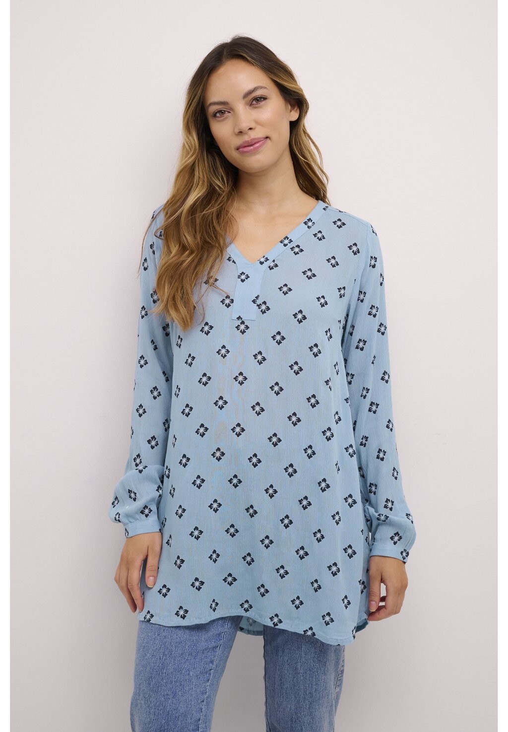

Туника AMBER V-NECK Kaffe, цвет faded denim midnight flower