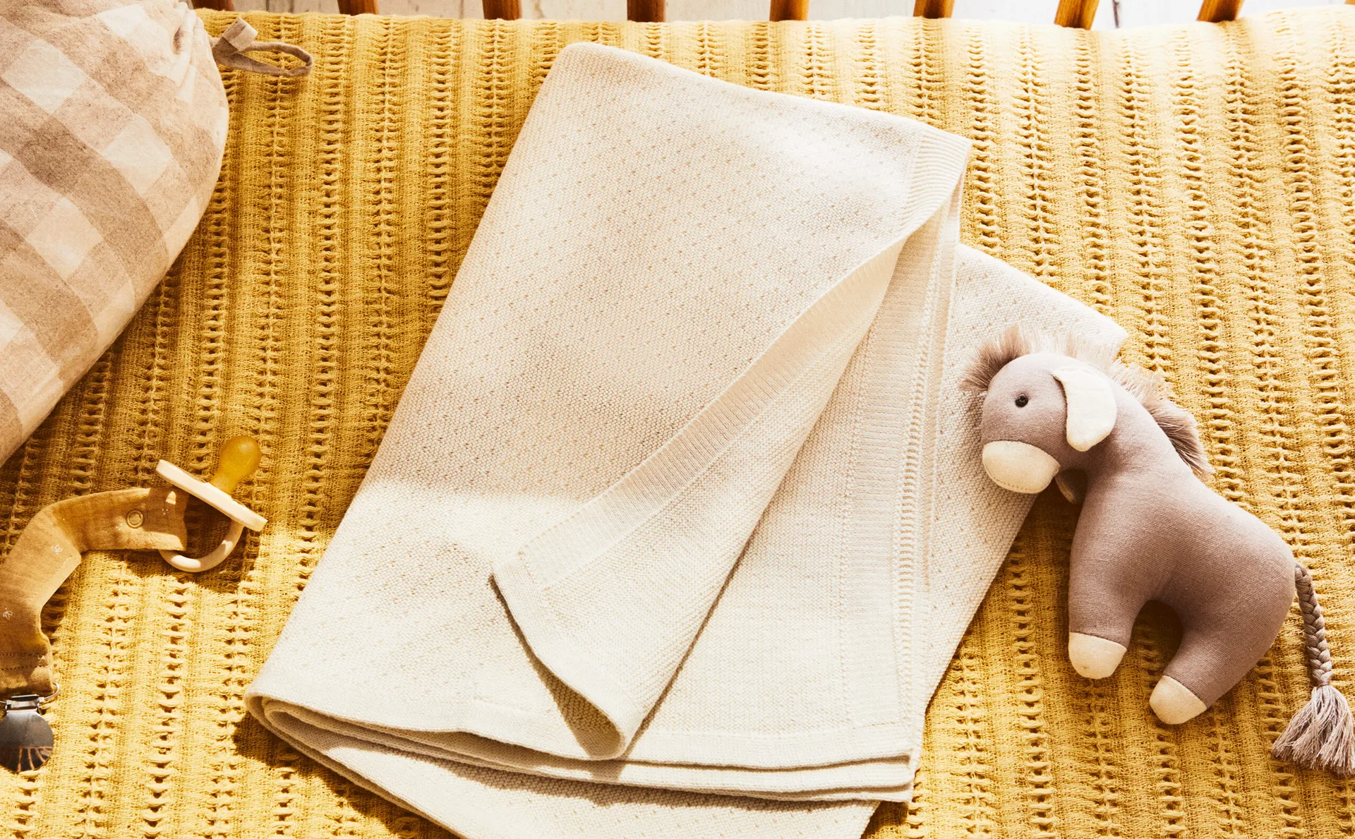 

Детское хлопковое одеяло в горошек Zara Home, экрю