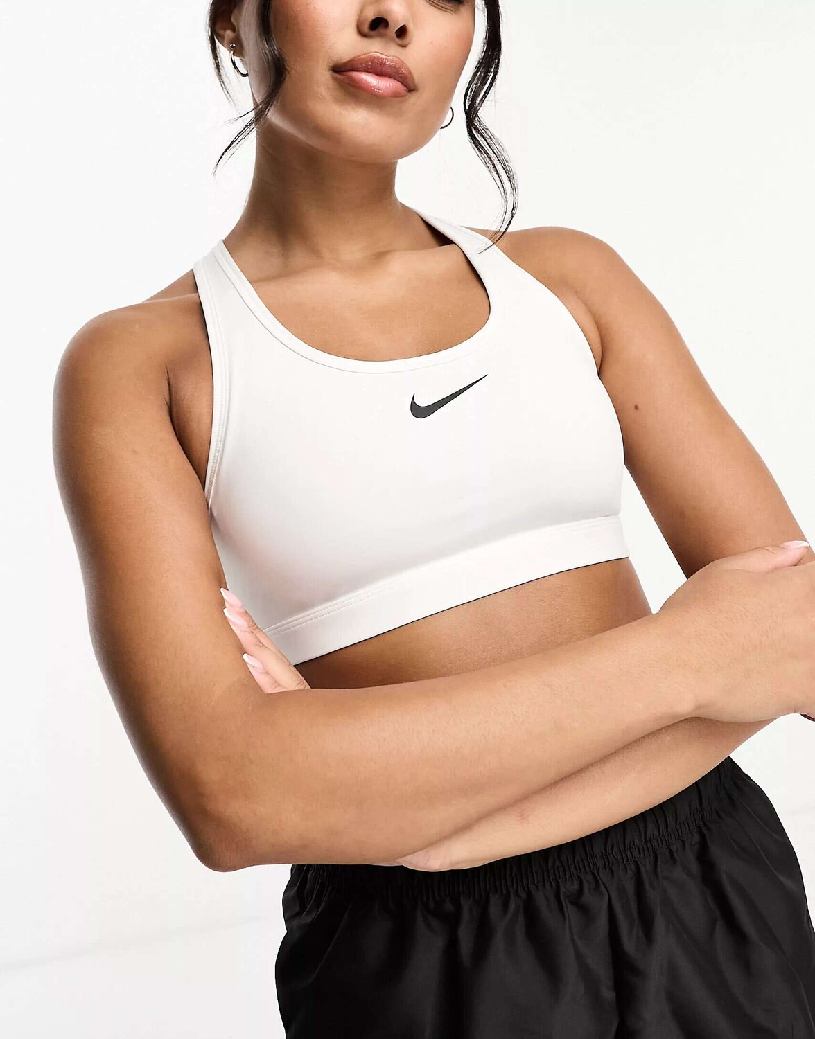 

Белый бюстгальтер средней поддержки Nike Swoosh