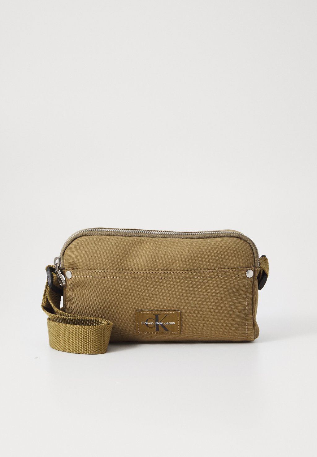 

Сумка через плечо SPORT ESSENTIALS CAMERA BAG W Calvin Klein Jeans, оливковый