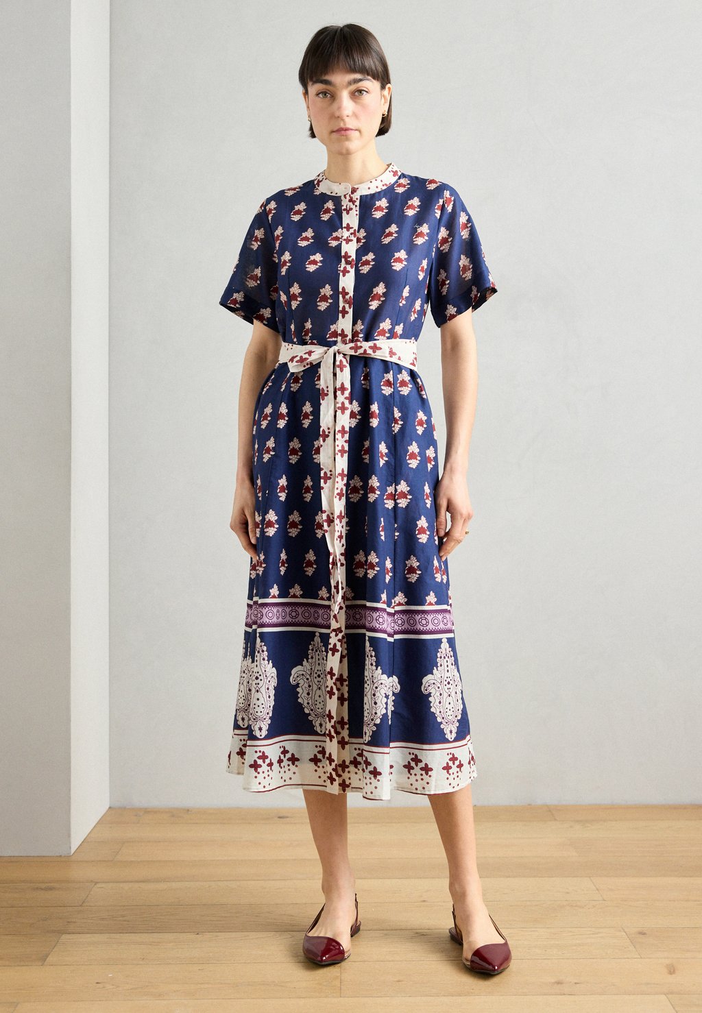 

Платье-рубашка MIDI DRESS Lollys Laundry, темно-синий