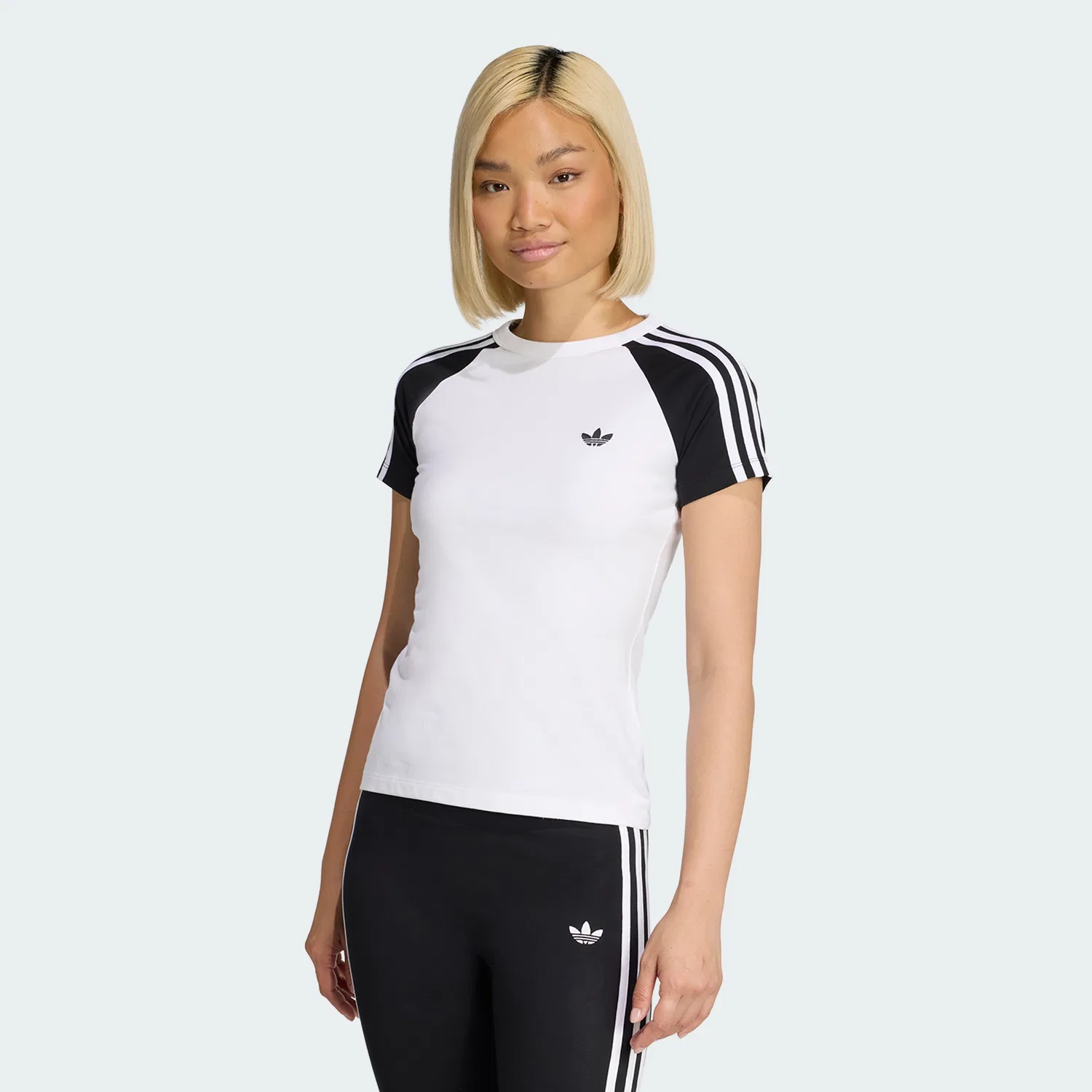 Женская футболка SST белого и чёрного цвета от Adidas