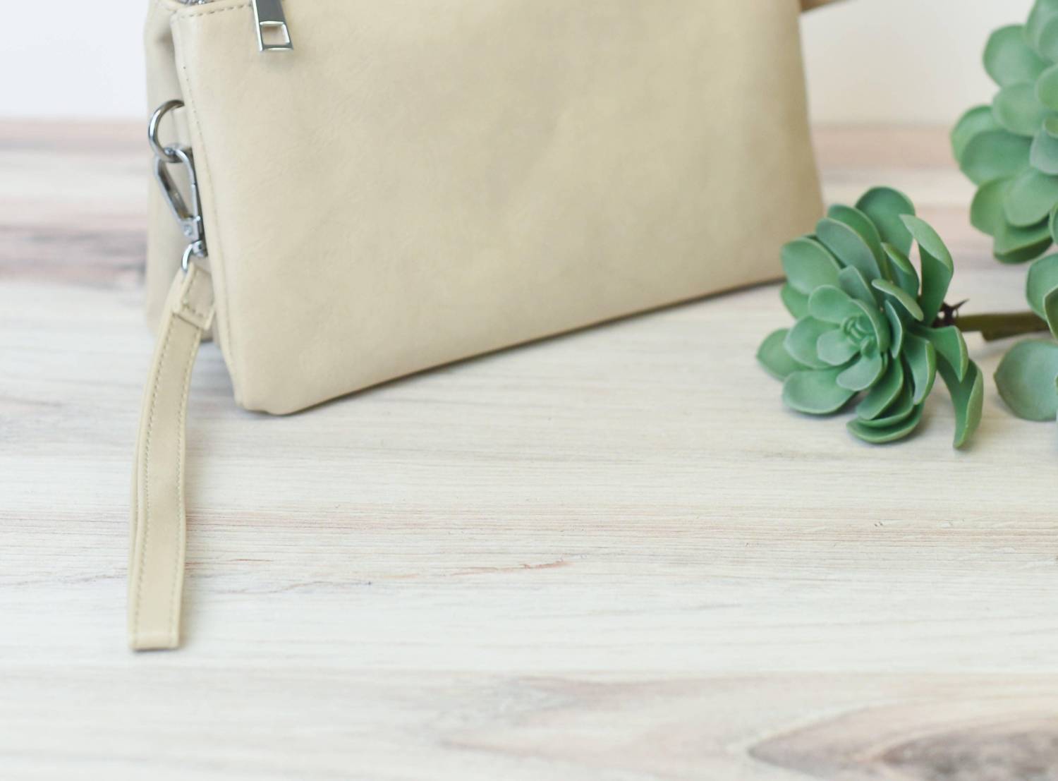 

Lauren Lane Женская сумка-клатч Kayla из веганской кожи, цвет «костяной»