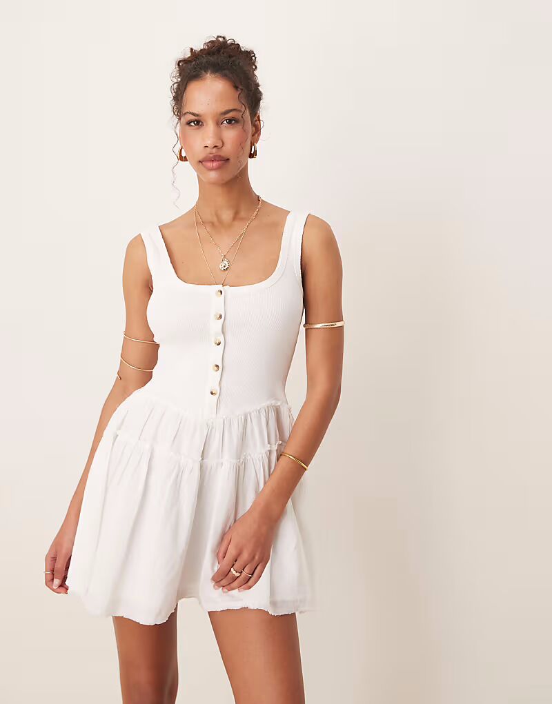 

Платье ASOS Design scoop button ribbed bodice with poplin skirt mini in white