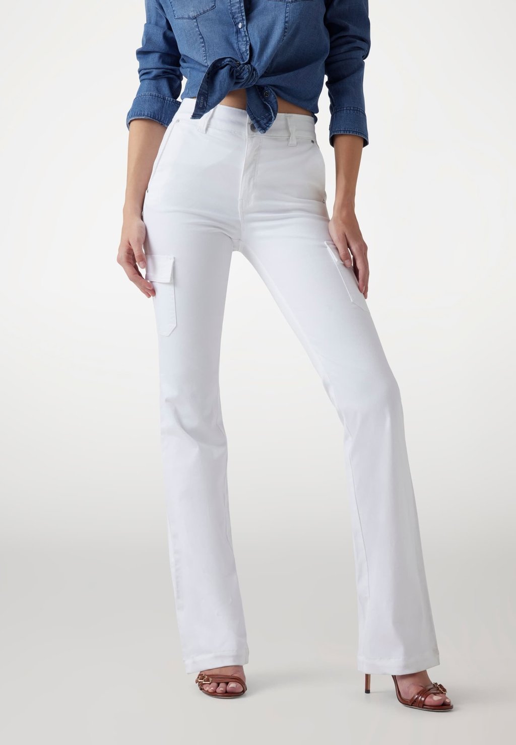 

Джинсы Bootcut KORI CARGOHOSE STRETCHSATIN Guess, белый