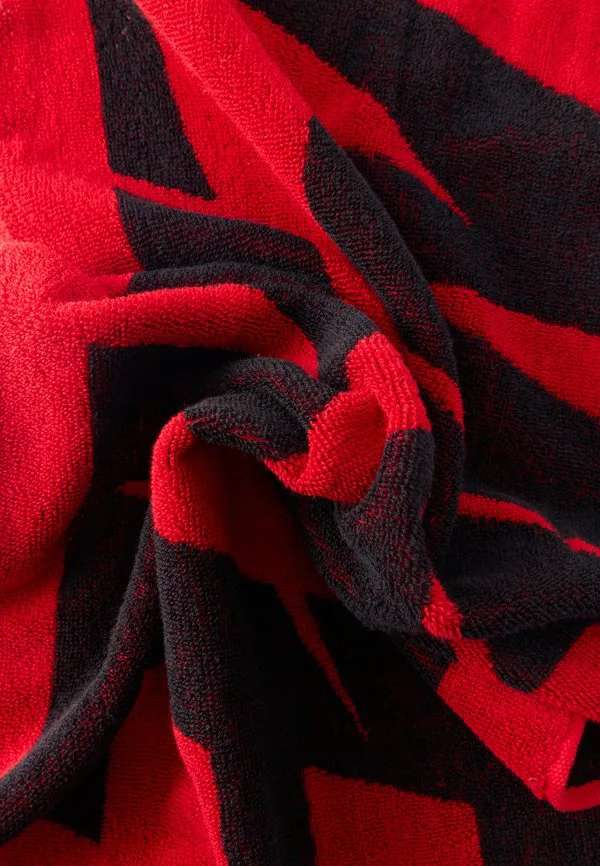 Среднего размера графическое полотенце унисекс Nike Performance, Black/University Red — фото 3