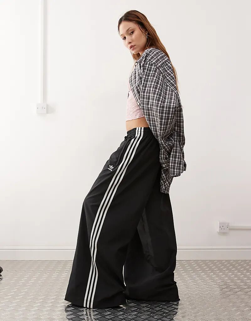 

Широкие спортивные брюки Adicolor черного цвета adidas Originals