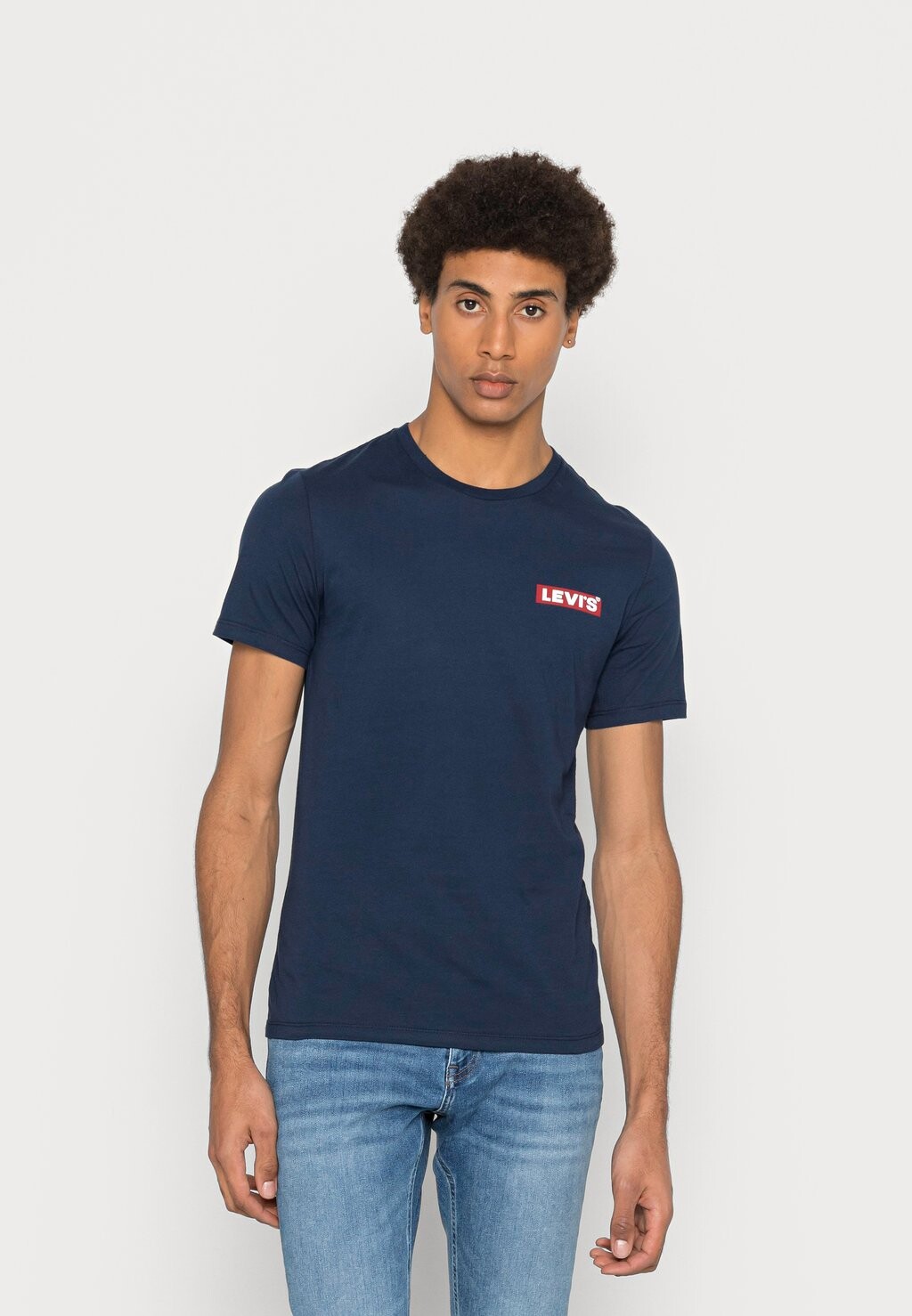 базовая футболка Crewneck Graphic 2 Pack Levi's, цвет babytab white/dress blues — фото 2