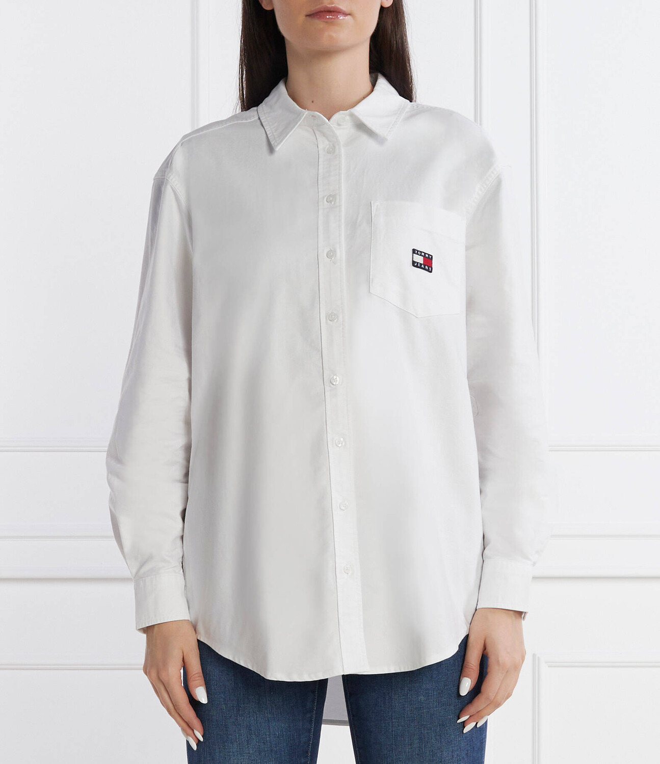 

Рубашка Tommy Jeans TJW BADGE BOYFRIEND SHIRT Boyfriend fit, белый