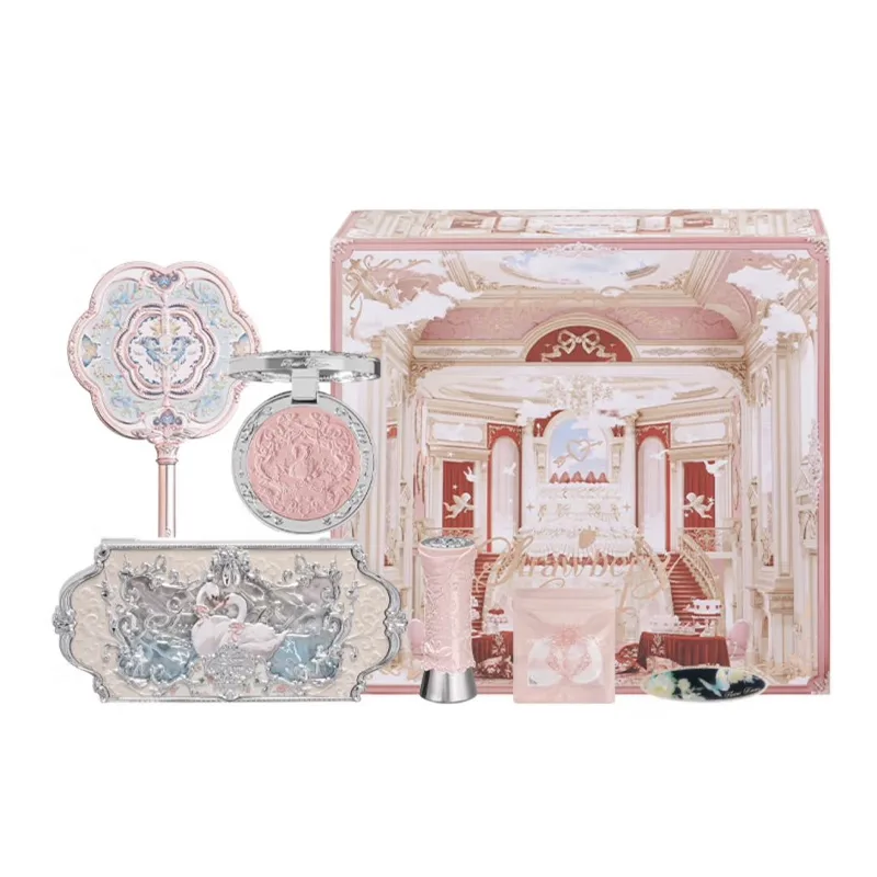 Flower Knows Набор косметики Star Picking For You Strawberry Cupid Box для естественного тона кожи, 6-Piece Set