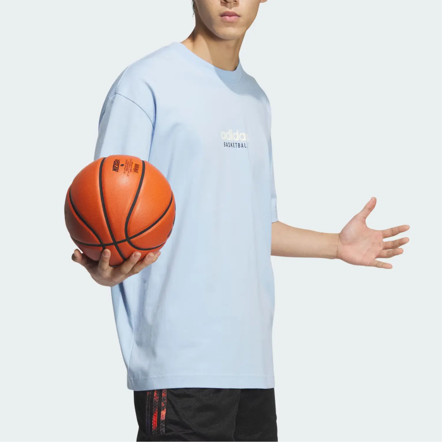 Футболка мужская ярко-синяя Adidas, синий — фото 2