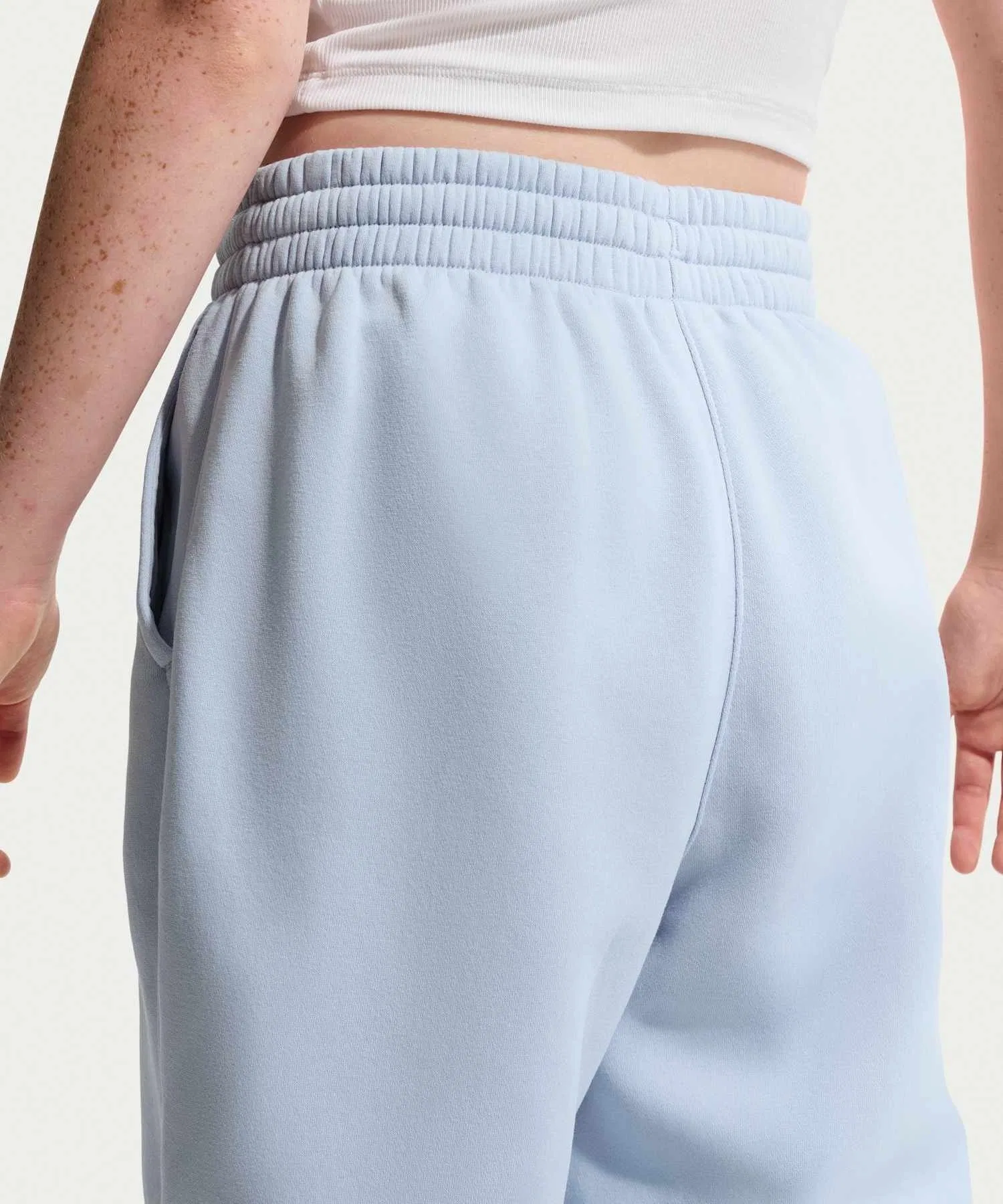 Детские флисовые свободные брюки Nike Sportswear Club с графическим принтом IF1728-057 Ghost — фото 3