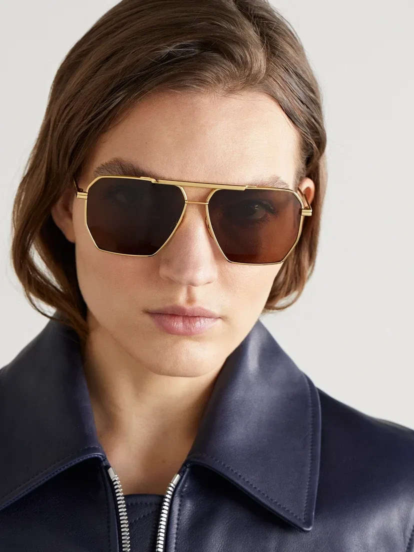 Оригинальные солнцезащитные очки-авиаторы золотистого цвета BOTTEGA VENETA EYEWEAR, золотой — фото 2